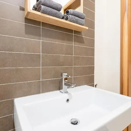 15 Min Walk To Center St Julians *