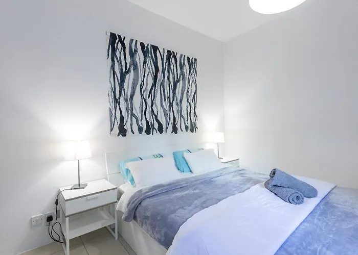 15 Min Walk To Center St Julians *