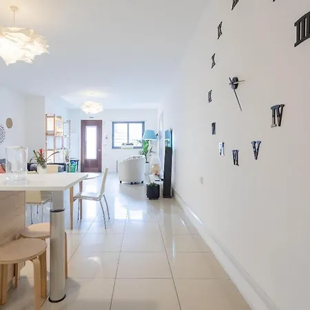 15 Min Walk To Center St Julians *