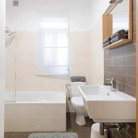 15 Min Walk To Center St Julians *