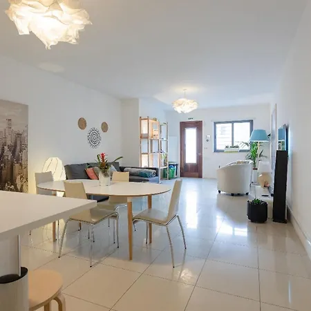 15 Min Walk To Center St Julians Apartment