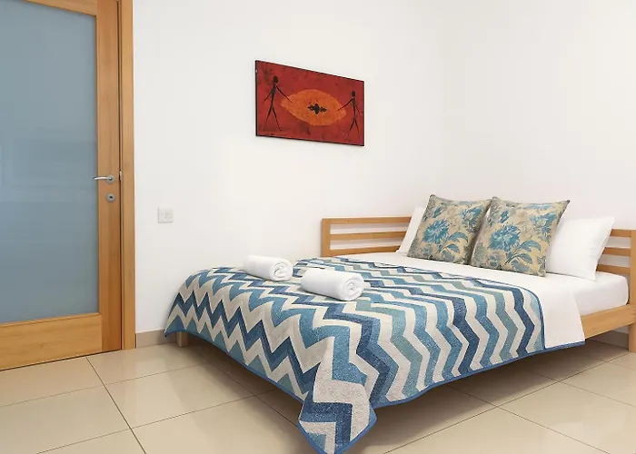 Апартаменты 15 Min Walk To Center St Julians Сент Джулианс