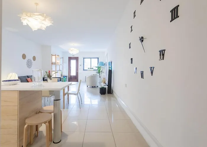 15 Min Walk To Center St Julians *